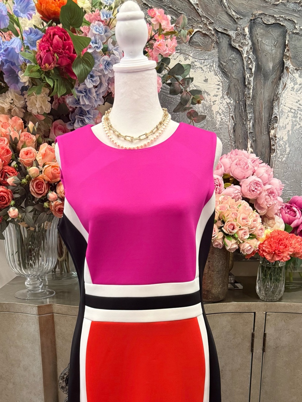 Colorblock Sleeveless Sheath Dress in Fuchsia and Red